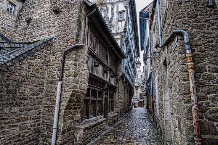 9 Wonderful Things To Do In Dinan France | Medieval town, Medieval france,  Ancient buildings